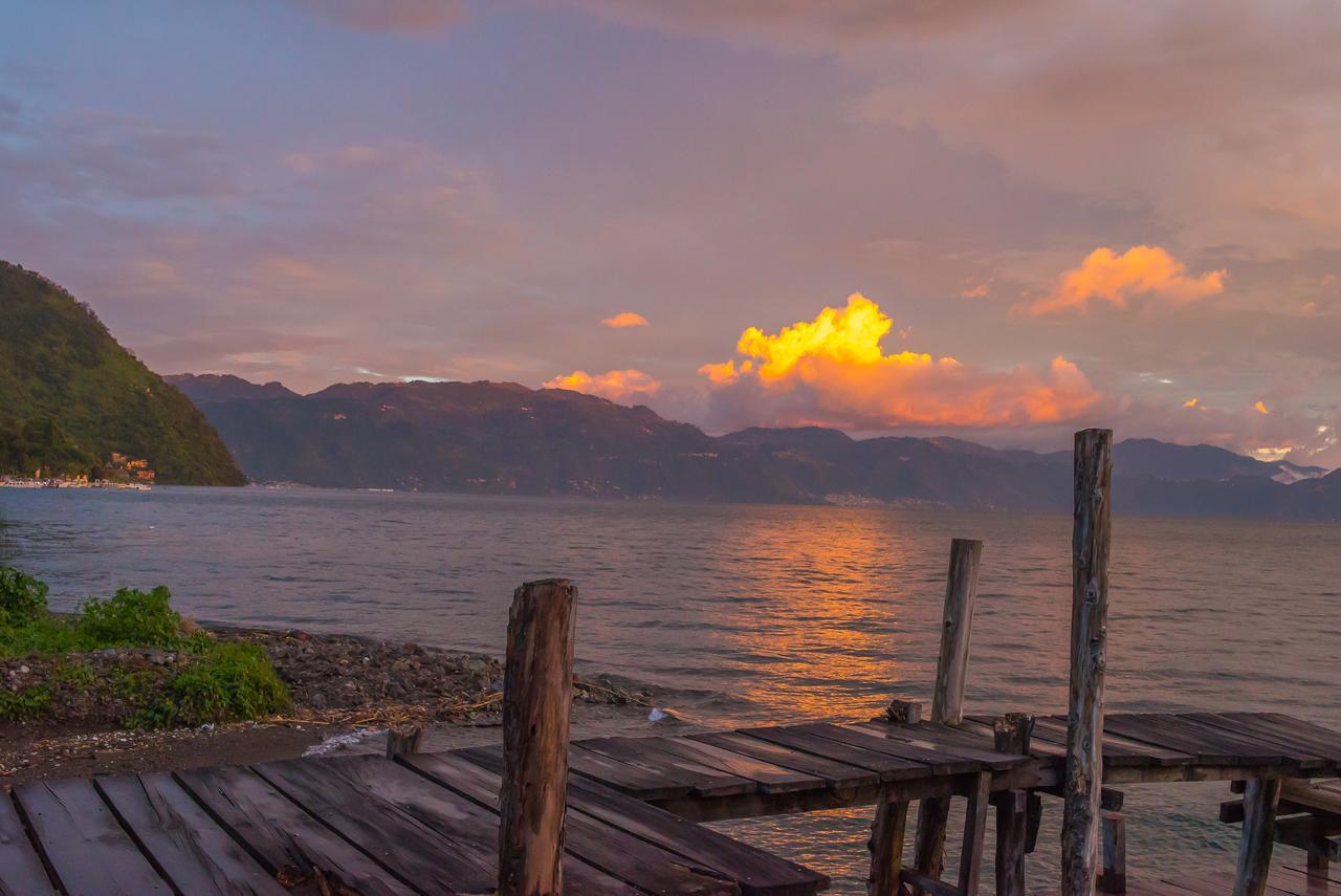 Lake Front Retreat At Los Elementos Santa Cruz La Laguna Luaran gambar